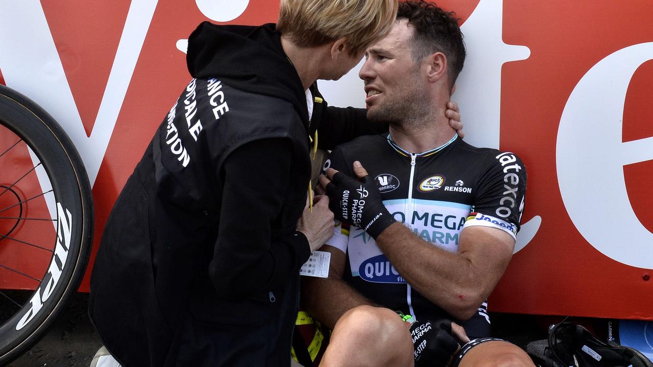 Britain's Mark Cavendish injured receives medical assistance after a fall near the finish line at the end of the 190.5 km first stage of the 101st edition of the Tour de France cycling race on July 5, 2014 between Leeds and Harrogate, northern England. The 2014 Tour de France gets underway on July 5 in the streets of Leeds and ends on July 27 down the Champs-Elysees in Paris. AFP PHOTO / JEFF PACHOUD