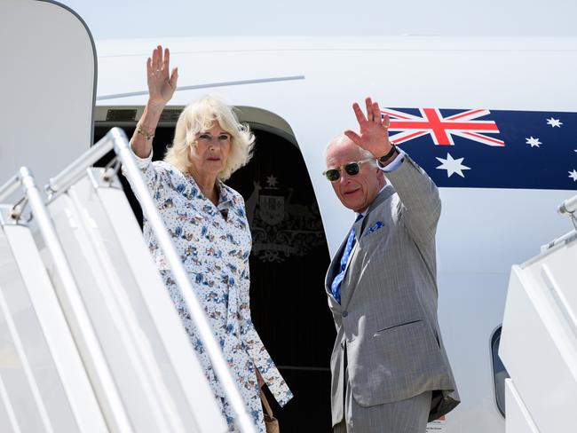 SYDNEY, AUSTRALIA - NewsWire Photos - 23 OCTOBER, 2024: Britain's King Charles III and Queen Camilla wave during their official departure from Australia at Sydney Kingsford Smith Airport in Sydney, Wednesday, October 23, 2024. King Charles III and Queen Camilla will fly to Samoa to attend the Commonwealth Heads of Government Meeting (CHOGM). (AAP Image/Bianca De Marchi/POOL) NO ARCHIVING