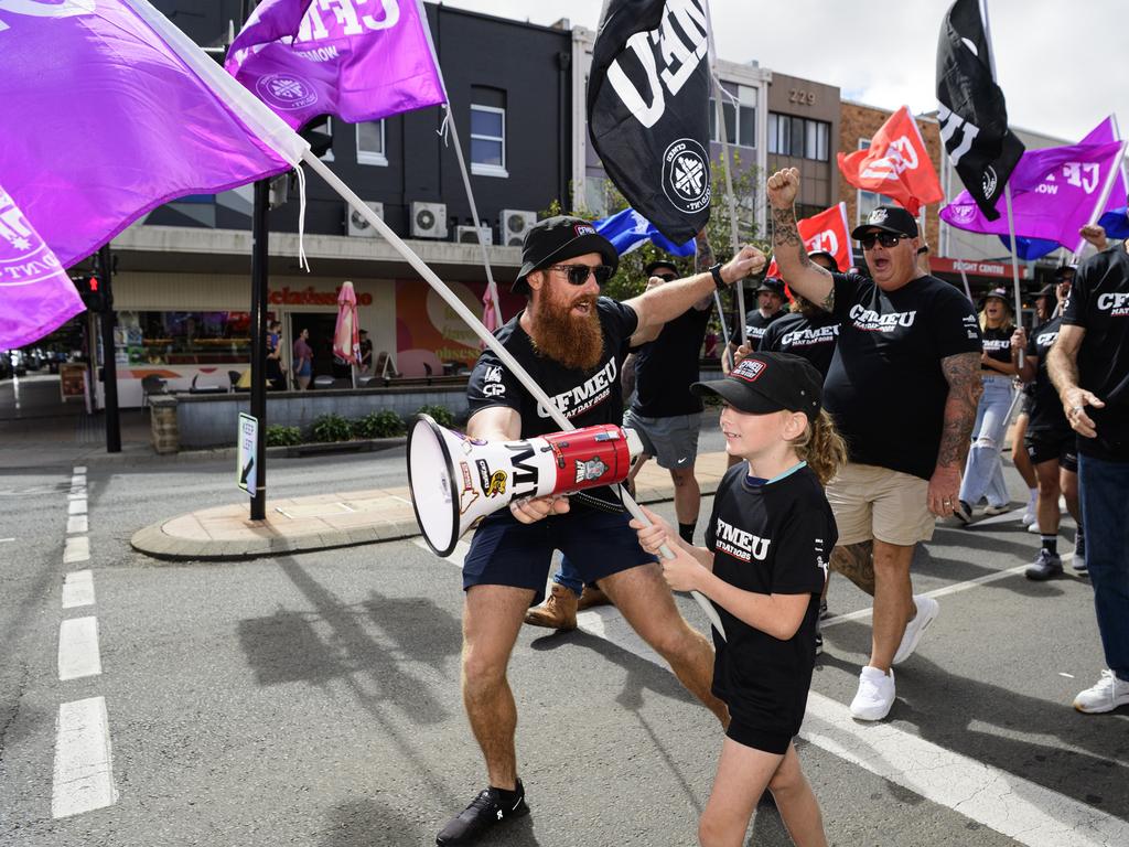 Matt Buckle of CFMEU gives Lily-Grace a turn on the megaphone at the Toowoomba Labour Day March, Saturday, May 3, 2025. Picture: Kevin Farmer