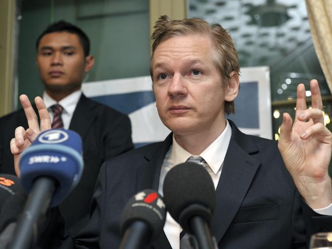 Wikileaks founder Julian Assange speaks during a press conference about the United States and the human rights at the Geneva press club in Geneva, Switzerland, 04/11/2010.