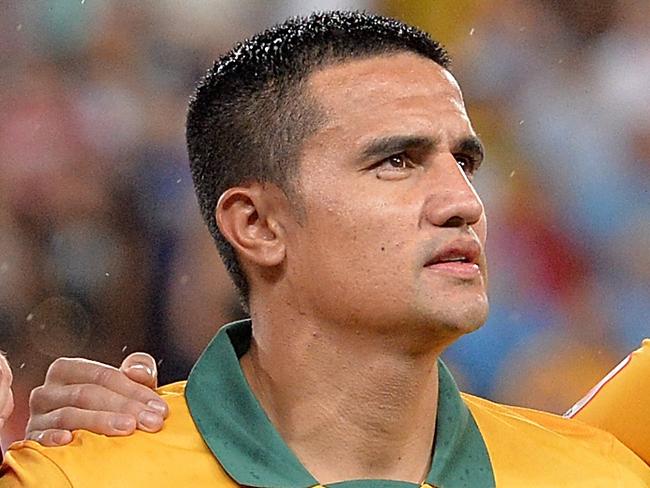 BRISBANE, AUSTRALIA - JANUARY 22: Australian players embrace for the national anthem before the 2015 Asian Cup match between China PR and the Australian Socceroos at Suncorp Stadium on January 22, 2015 in Brisbane, Australia. (Photo by Bradley Kanaris/Getty Images)