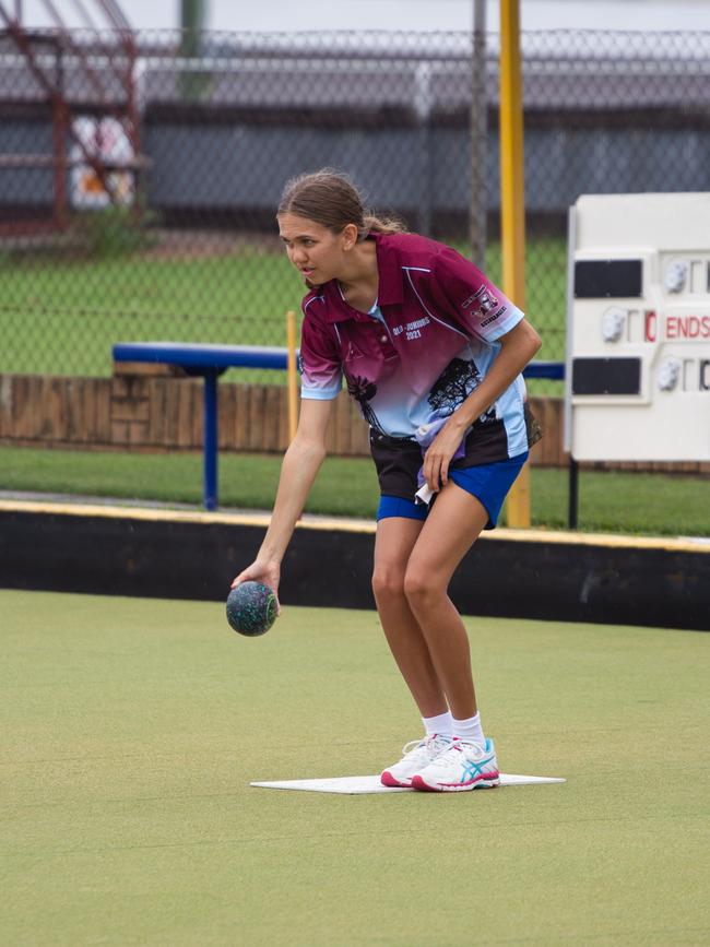 Holly Anderson from Cunnamulla prepares to make a bowl.