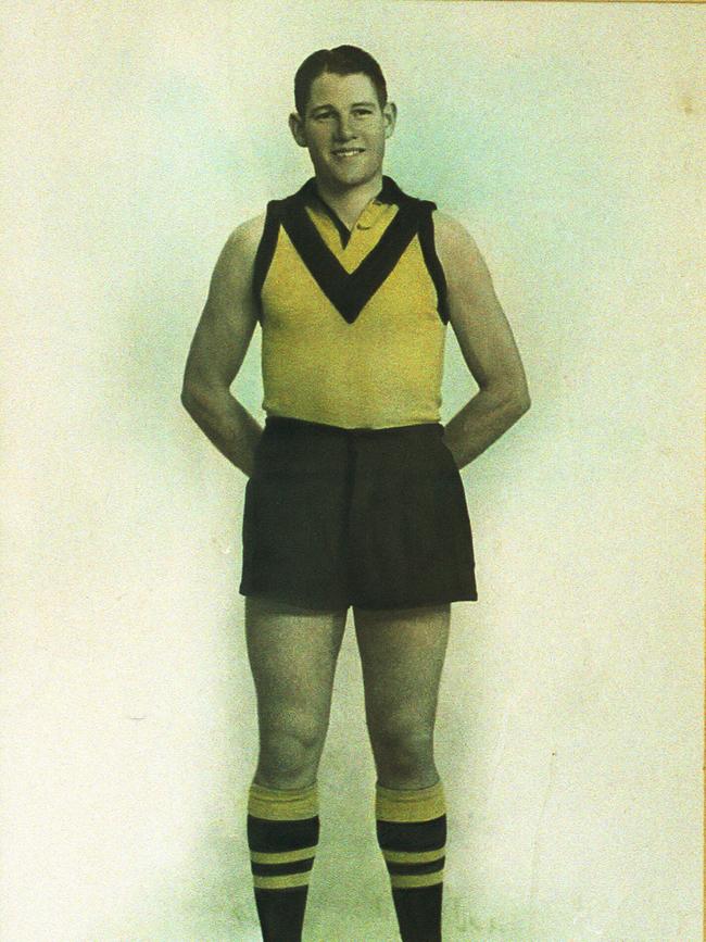 Glenelg’s Mel Brock 1940 Magarey Medallist played in the 1934 flag decider.