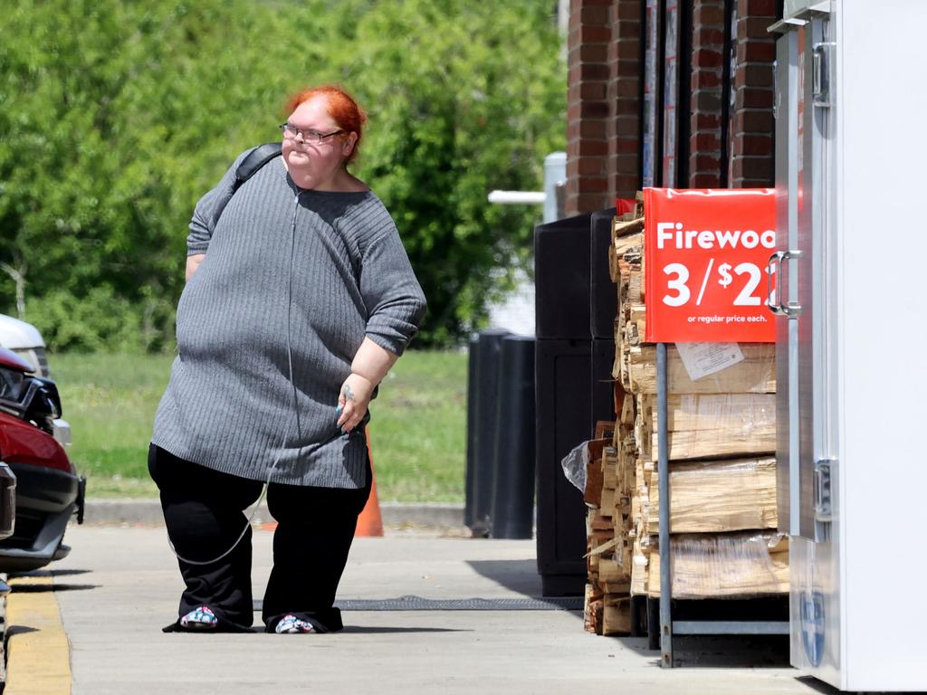 Tammy Slaton walks without the aid of a walker outside a local gas station in Indiana. Picture: Mega Agency