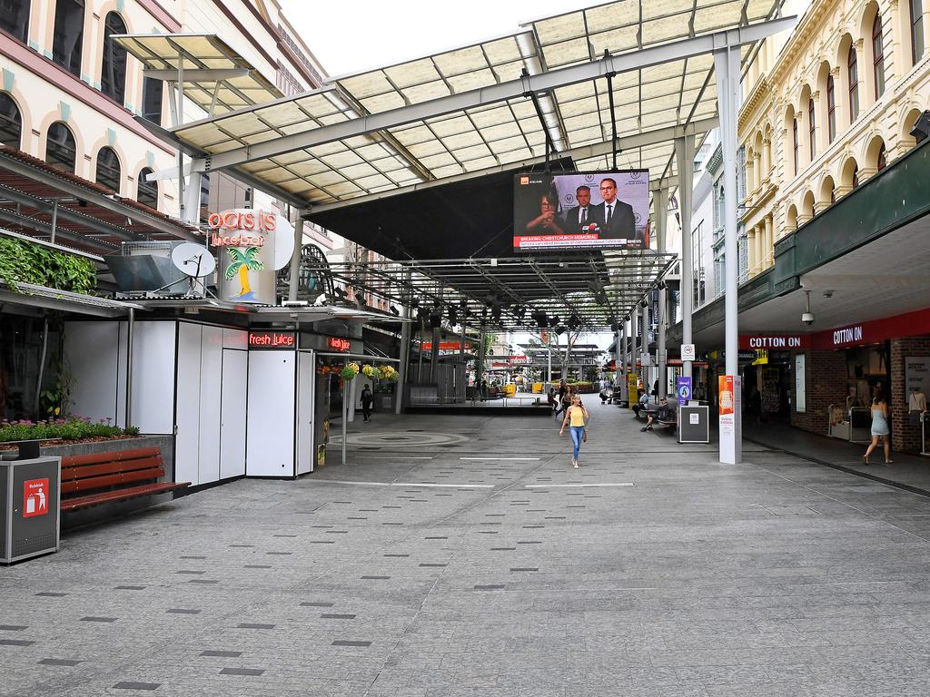 Queen Street Mall empty as shoppers stay home | Gold Coast Bulletin