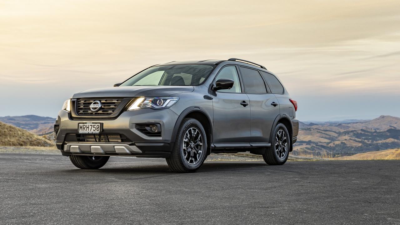 The Pathfinder compete with the Toyota Kluger.