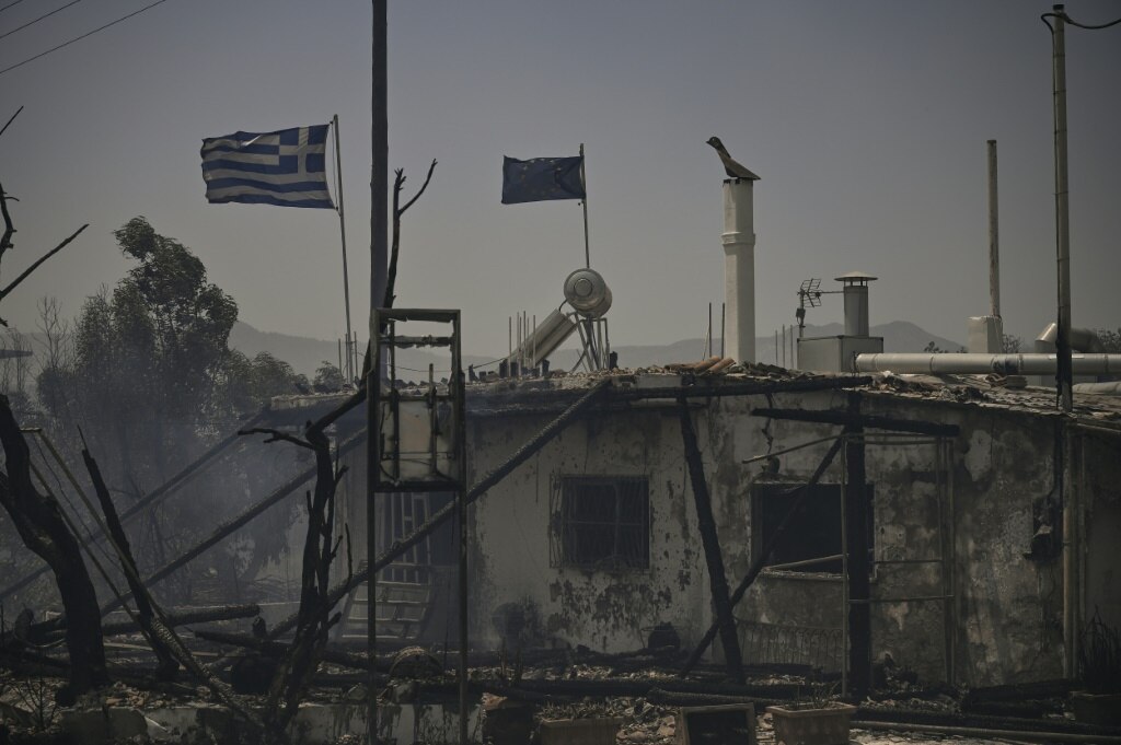Firefighting plane pilots die in Greece crash as wildfires rage