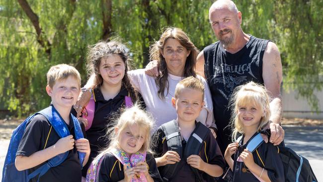 January 24, 2025: Samantha and Gavin Giles with grandchildren Alex Giles 10, Serenity Giles 10, Lilly Giles 6, Annabelle Giles 6 and Tyler Giles 8 getting ready for the start of school.   Picture: Kelly Barnes