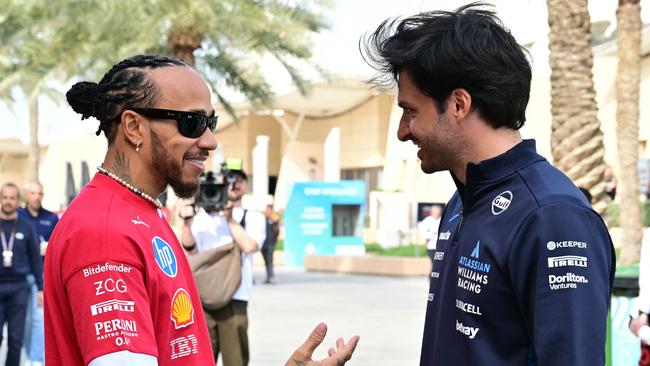 An awkward conversation with Carlos Sainz, the man Ferrari sacked in order to give Hamilton a start in 2025. Photo: Giuseppe Cacace/AFP