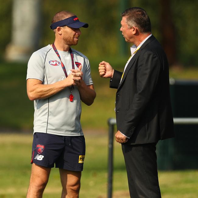 Goodwin with Melbourne chief executive Gary Pert, who has strongly defended the behaviour of the 2021 premiership coach. Picture: Robert Cianflone / Getty Images