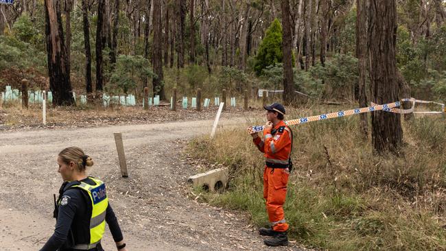 SES and Victoria Police members cordon off a crime scene at Woowookarung Regional Park in Ballarat. Picture: NCA NewsWire / Diego Fedele