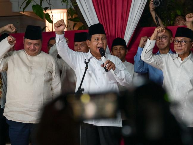 Indonesian presidential candidate Prabowo Subianto (C), ccompanied by his coalition party leaders, delivers his victory speech at his residence in Jakarta on March 20 2024, shortly after his election was confirmed by the General Election Commission. The fiery defence minister and his vice presidential running mate Gibran Rakabuming Raka -- the eldest son of outgoing leader Joko Widodo -- already declared victory last month after unofficial counts showed them winning a majority. They were officially confirmed as winners on March 20, 2024 after receiving more than 96 million votes, commission chairman Hasyim Asy'ari said, roughly 58.6 percent of the total and enough to secure a first-round majority. (Photo by BAY ISMOYO / AFP)