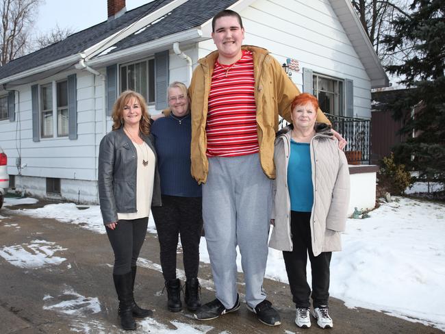 Broc Brown is the world’s tallest teenager | Photos | news.com.au ...