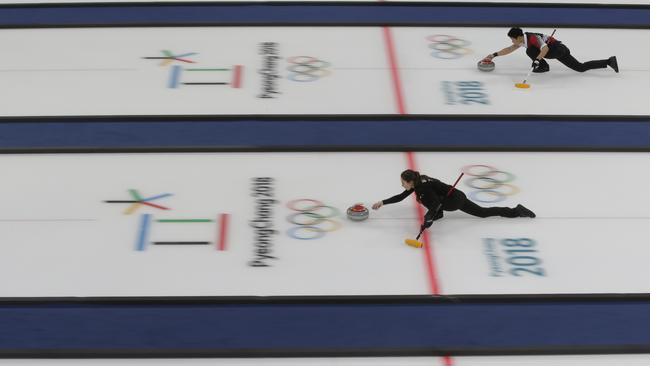 Pyeongchang 2018: Competition begins with curling