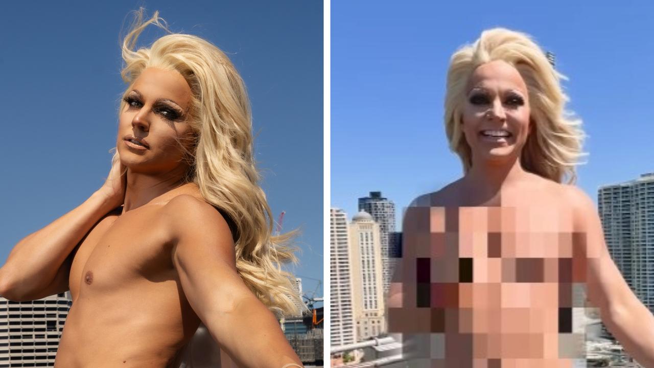 Star strips naked at Aussie landmark