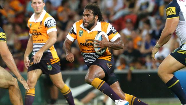 Sam Thaiday shows a good turn of pace. Picture: Peter Wallis