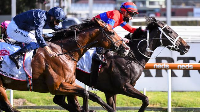 Verry Elleegant (rails) edges out courageous topweight Anthony Van Dyck in the Caulfield Cup. Picture: Getty Images