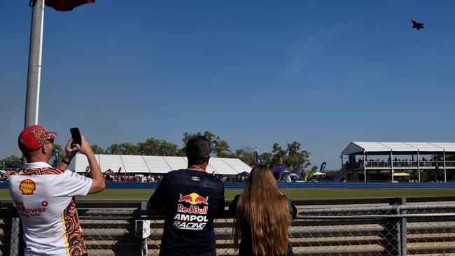Spectators watching a jet fly overhead at the 2023 Darwin Supercars. Picture: Fia Walsh
