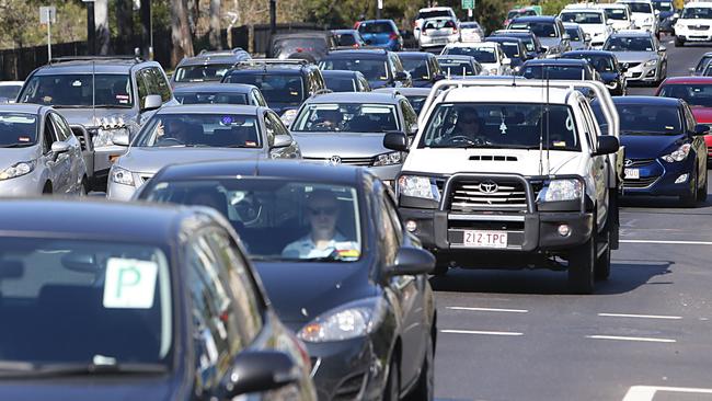 Coronation Drive in Milton Traffic. Pic Annette Dew