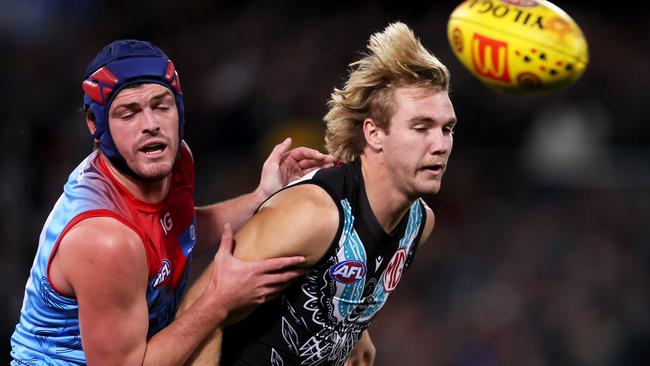 Angus Brayshaw (left) was briefly without his helmet. (Photo by James Elsby/AFL Photos via Getty Images)