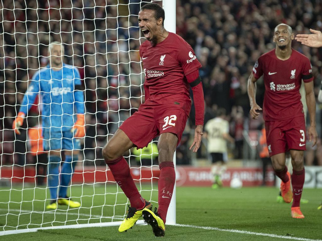 Paulinho of Sporting CP celebrates with teammates after scoring a News  Photo - Getty Images