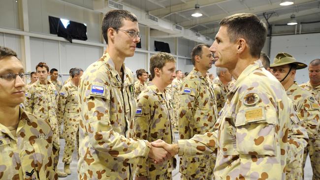 Major General Angus Campbell with soldiers at Al Minhad Air Base, UAE. Picture: Australian Defence Force