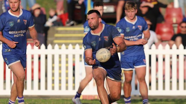 Nathan Ford passes the ball. Picture: Steve Montgomery/Ourfootyteam