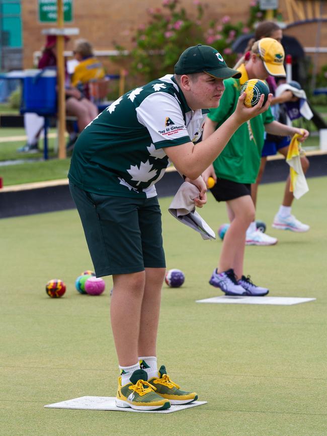 Crowds often cheered loudly for a well placed ball.