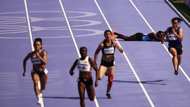 South Sudan's Lucia Moris did not finish. Photo by Anne-Christine POUJOULAT / AFP)