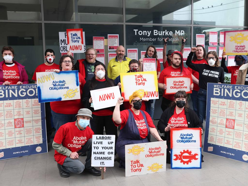 The group was met with a locked door, so gathered outside to express their issues. Picture: NCA NewsWire / Damian Shaw