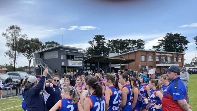 Gippsland Power get together ahead of the final quarter. Picture: Shane Jones.