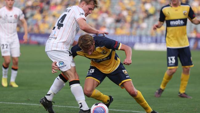 Jacob Farrell (right) of the Mariners competes for the ball with Rylan Brownlie of the Roar an A-League Men’s match. Brownlie has been a standout player for the Roar in the NPLQ this season. Picture: Getty Images