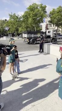 Aussie skater Chloe Covell meets a young fan in the streets of Paris