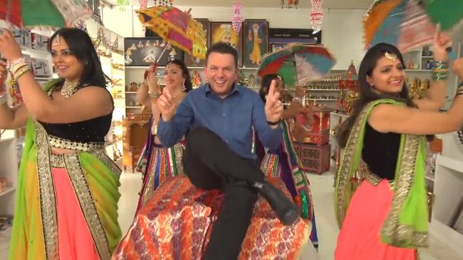 Nick Xenophon stars in the SA Best campaign ad... with some Bollywood stylings.