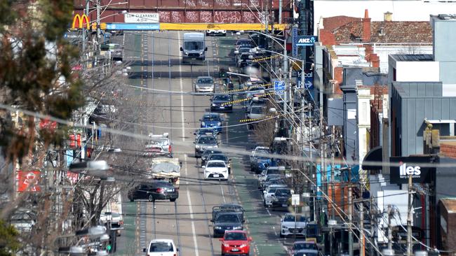 Soaring interest rates on new vehicles, higher insurance premiums, service and tyre prices have increased the cost of having a car in Melbourne. Picture: NCA NewsWire / Andrew Henshaw