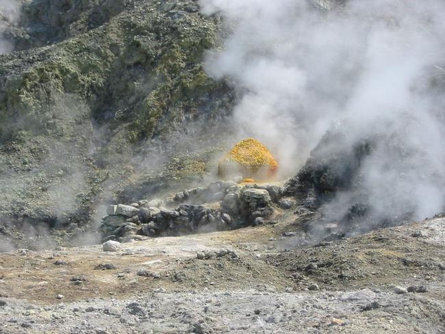 Naples supervolcano: magma pressure may result in eruption