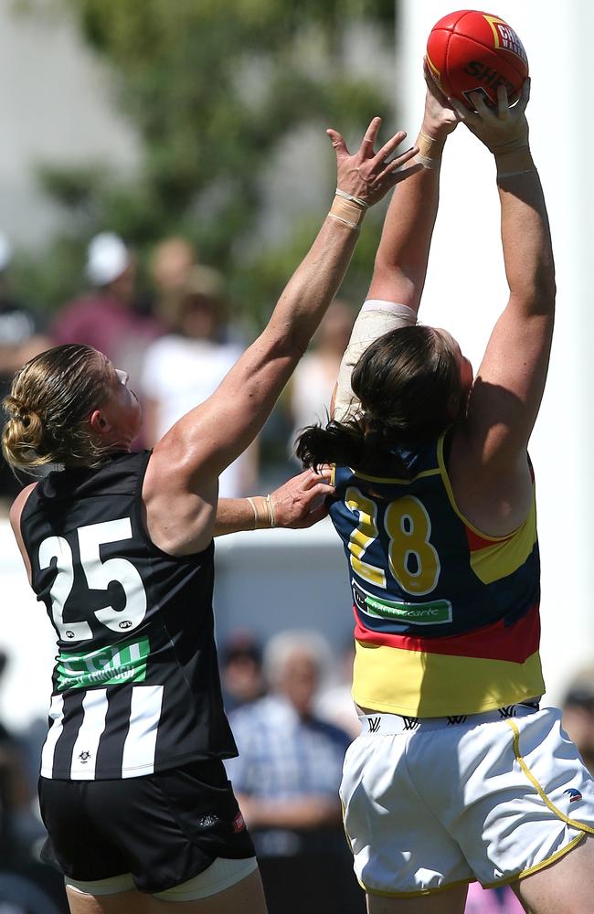 Great hands ... Sarah Perkins takes a strong mark before goaling against Collingwood. Picture: Wayne Ludbey