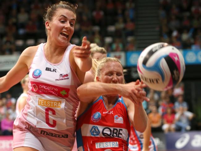 Thunerbirds Madeleine Proud and Swifts Laura Langham in the first half. NSW SWIFTS V Adelaide THUNDERBIRDS, Swifts win 68-44, Sydney Olympic Park Sports Centre. 17th April 2016. Photo by DAMIAN SHAW