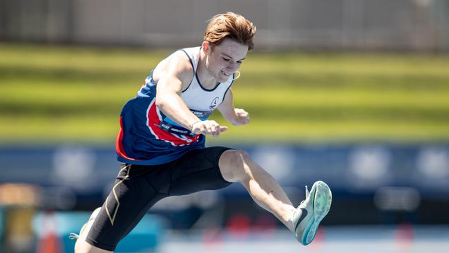 400m hurdles U17 winner Jannik McErlane from Sydney Pacific.