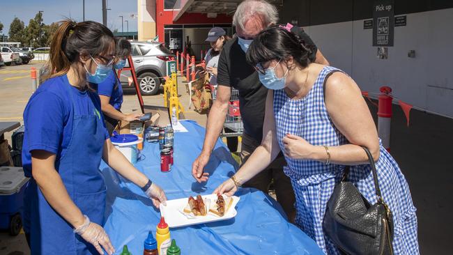 Inside Bunnings and while lining up for a sausage a mask will still be needed. Picture: NCA NewsWire/Jenny Evans