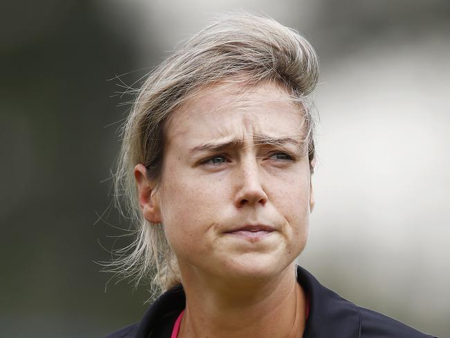 MELBOURNE, AUSTRALIA - FEBRUARY 12: Ellyse Perry of Australia leaves the field after being dismissed by Rajeshwari Gayakwad of India during the Women's Twenty20 Tri-Series Final between Australia and India at Junction Oval on February 12, 2020 in Melbourne, Australia. (Photo by Daniel Pockett/Getty Images)