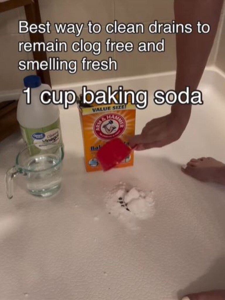 Baking soda and vinegar are all you need to get this job done. Picture: never.done.diy, TikTok