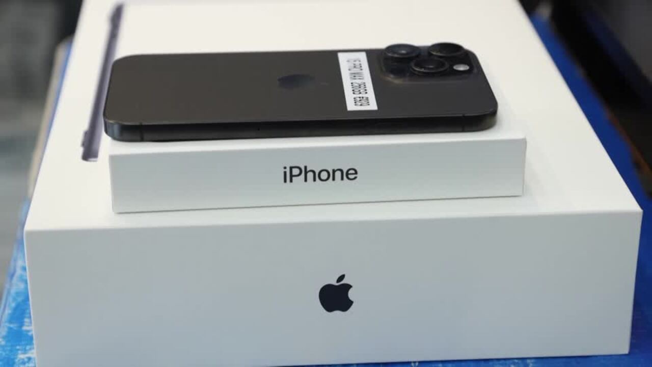 Apple takes top spot for first-quarter smartphone sales, data shows