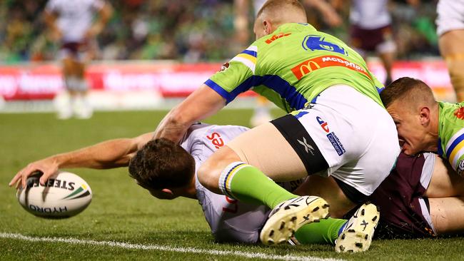Corey Oates scores a try for the Broncos.