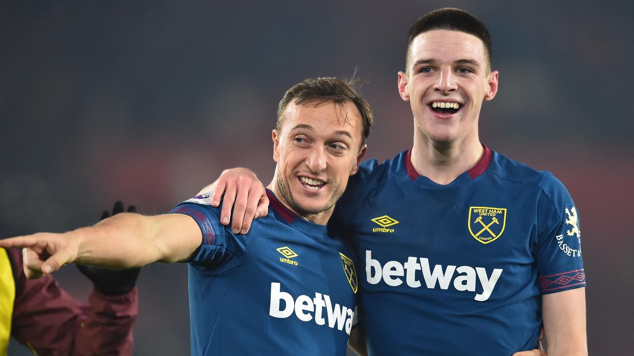 Declan Rice (R) is on Man City’s radar. (Photo by Glyn KIRK / AFP)