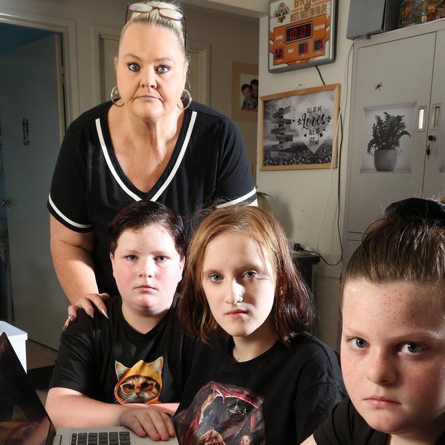 Mum Lenice Davidson with her kids Chelsea, Angel-Rose, and Tye. Picture: Liam Kidston