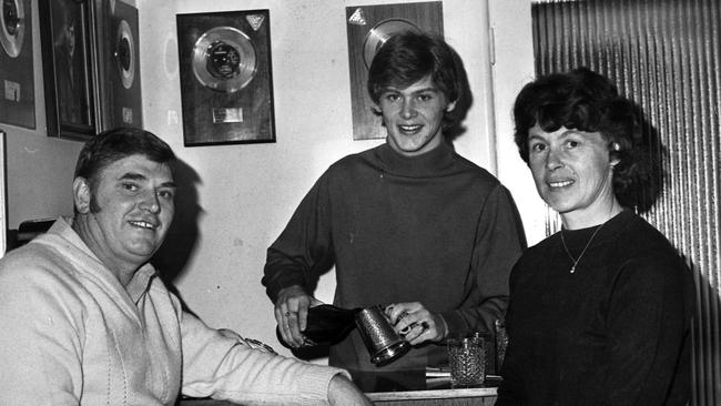 John Farnham with his parents John and Rose in 1970.