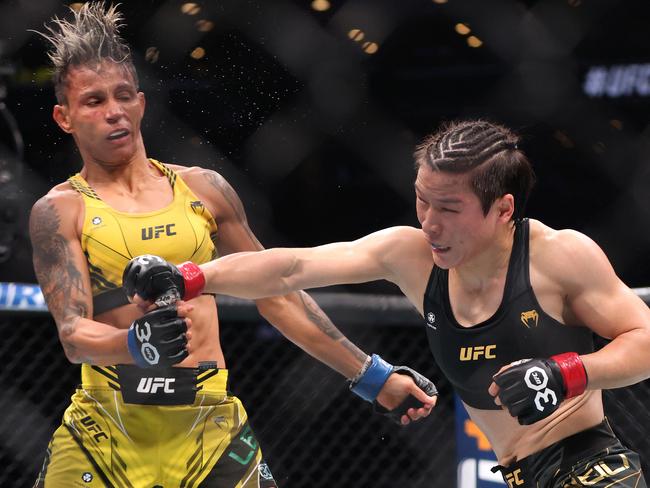 Weili Zhang (R) defends her strawweight title against Tatiana Suarez in Sydney. Picture: Paul Rutherford/Getty Images