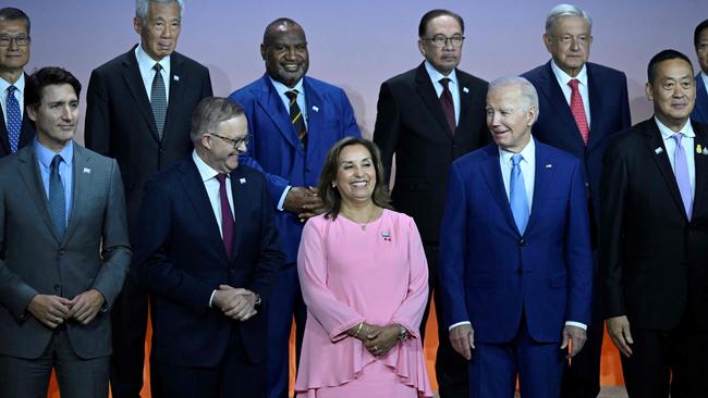 Anthony Albanese stood between the Canadian and Peruvian leaders. Picture: AFP