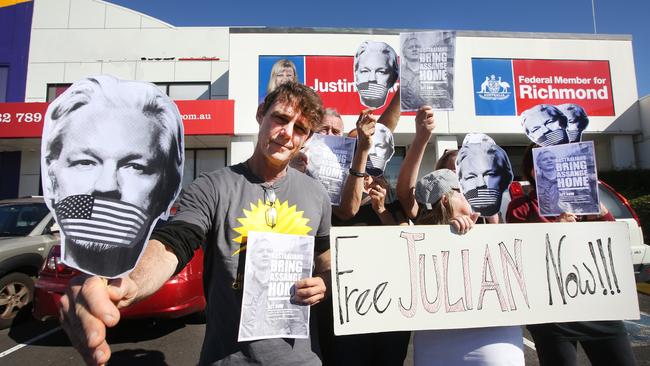 Julian Assange protesters set up out side Federal Member for Richmond Justine Elliots Office at Tweed Heads.